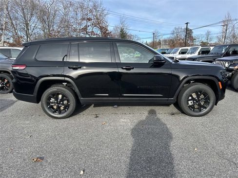 New 2025 Jeep Grand Cherokee L Altitude image 2