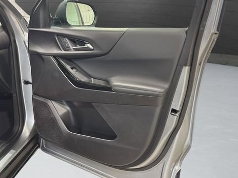 Used 2025 Chevrolet Equinox LT image 10