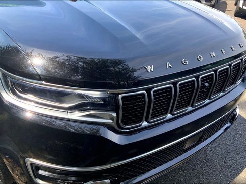 Used 2025 Jeep Wagoneer Series III w/ Premium Group I AWD/4WD image 25