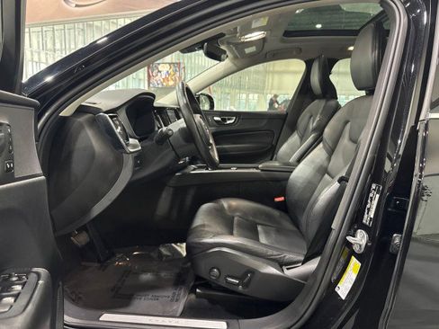 Used 2023 Volvo XC60 B5 Core w/ Climate Package image 9