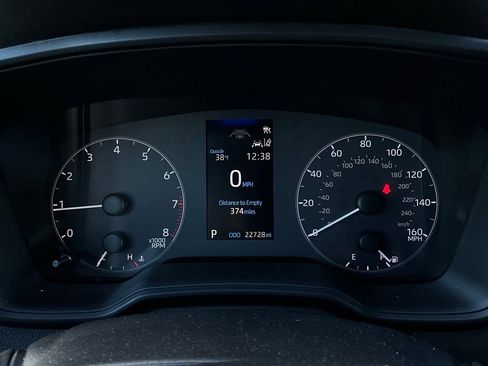 Used 2025 Toyota Corolla LE image 33