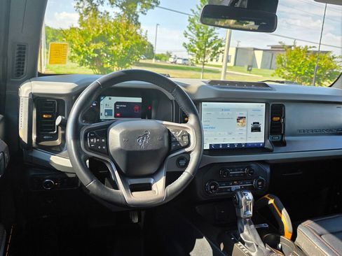 Used 2023 Ford Bronco Badlands w/ Sasquatch Package AWD/4WD image 38