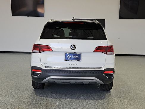 Used 2023 Volkswagen Taos SE w/ Panoramic Sunroof Package FWD image 7