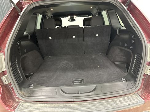 Used 2018 Jeep Grand Cherokee Laredo AWD/4WD image 32