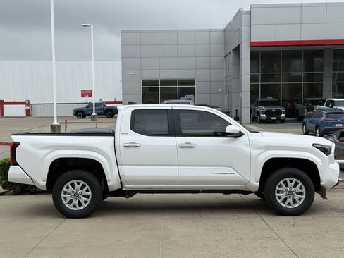 New 2026 Toyota Tacoma SR5 image 3
