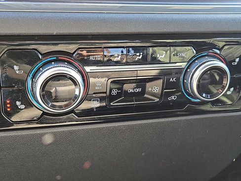 Used 2024 GMC Sierra 1500 SLT image 24