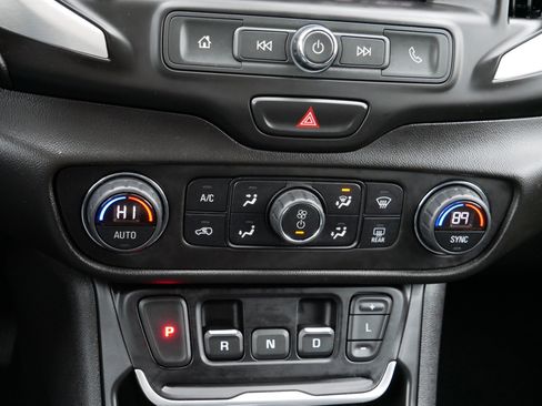 Used 2020 GMC Terrain SLE w/ Driver Convenience Package image 23