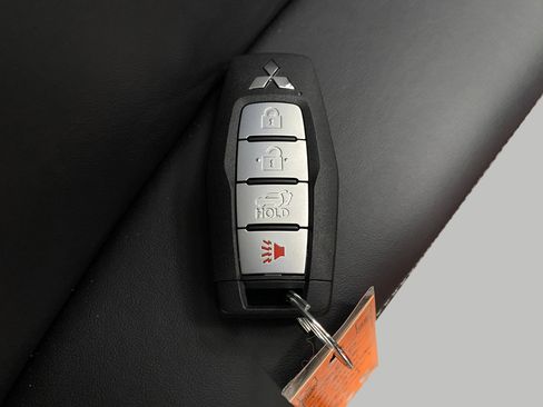 New 2025 Mitsubishi Outlander SE image 34