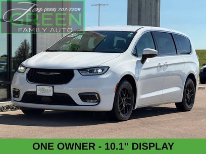 Used 2023 Chrysler Pacifica Touring