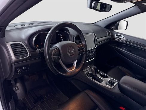 Used 2022 Jeep Grand Cherokee Limited image 3