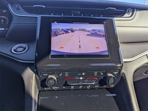 New 2025 Jeep Grand Cherokee Laredo X w/ Luxury Tech Group I image 21