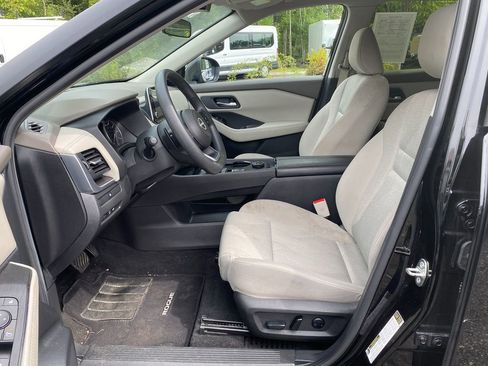 Used 2024 Nissan Rogue SV image 12