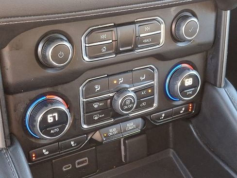 Used 2023 Chevrolet Suburban LT image 17