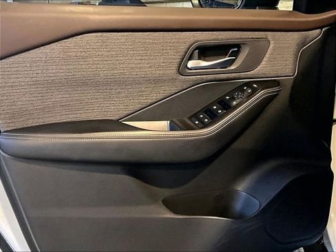 Used 2022 Nissan Rogue SV image 18