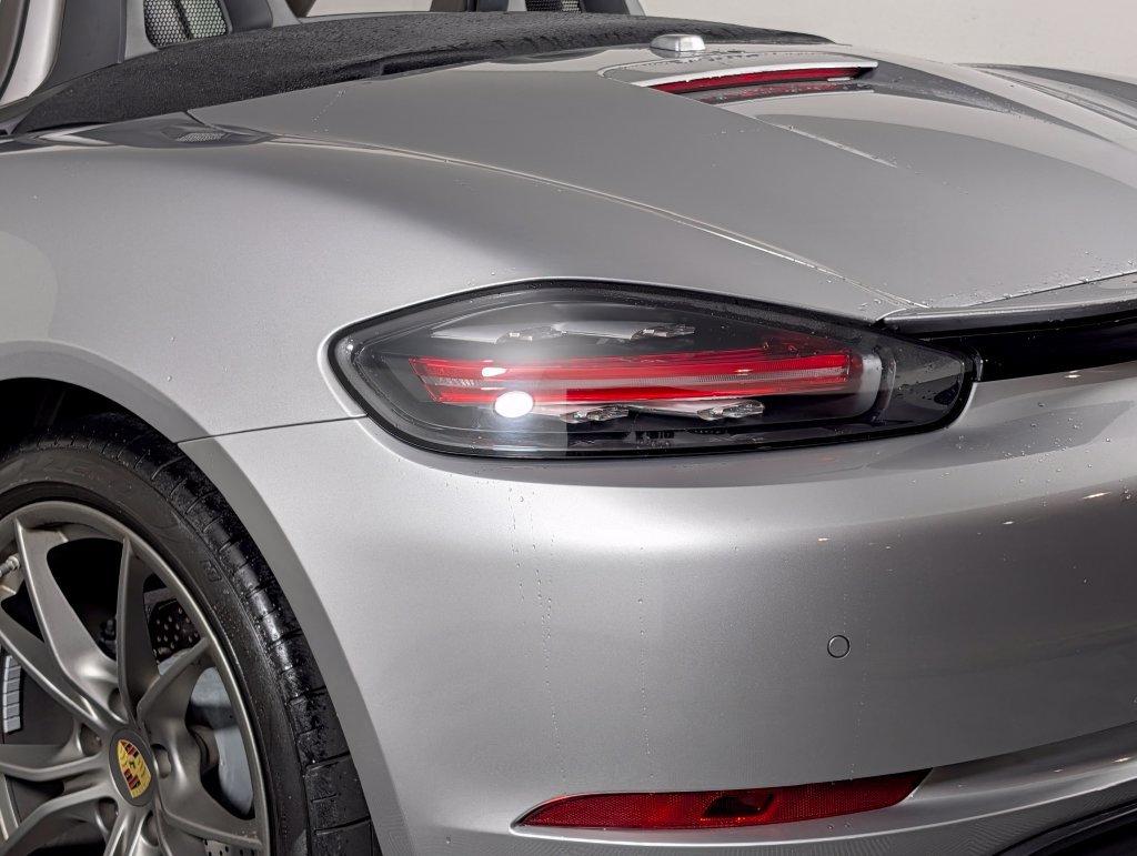 Used 2021 Porsche 718 Boxster RWD image 16