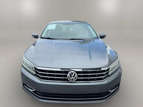 Used 2018 Volkswagen Passat 2.0T SE FWD image 3