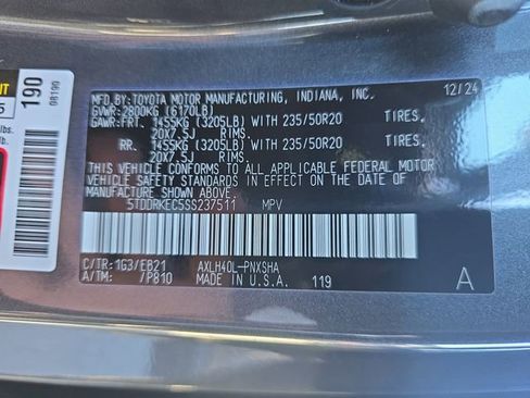 Certified 2025 Toyota Sienna XSE image 37