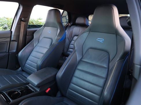 Used 2023 Volkswagen Golf R 2.0T image 9