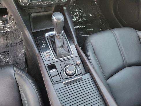 Used 2018 MAZDA MAZDA3 Touring FWD image 29