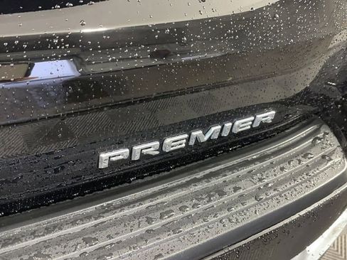 New 2025 Chevrolet Suburban Premier image 36