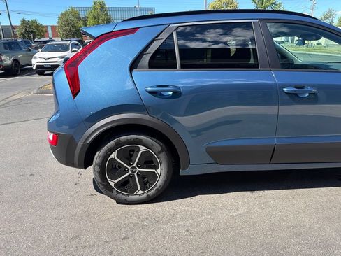 New 2026 Kia Niro EX FWD image 7