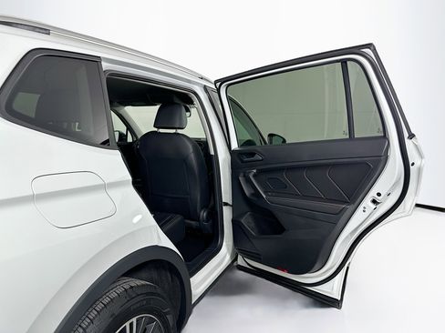 Used 2024 Volkswagen Tiguan SE image 30