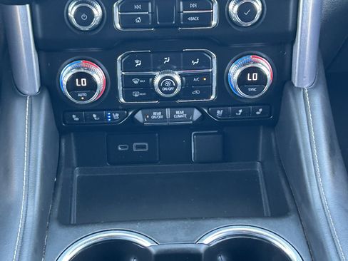 Certified 2021 GMC Yukon XL SLT w/ SLT Luxury Package AWD/4WD image 22