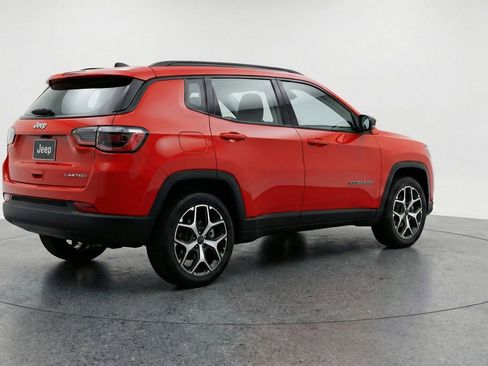 Used 2025 Jeep Compass Limited image 9