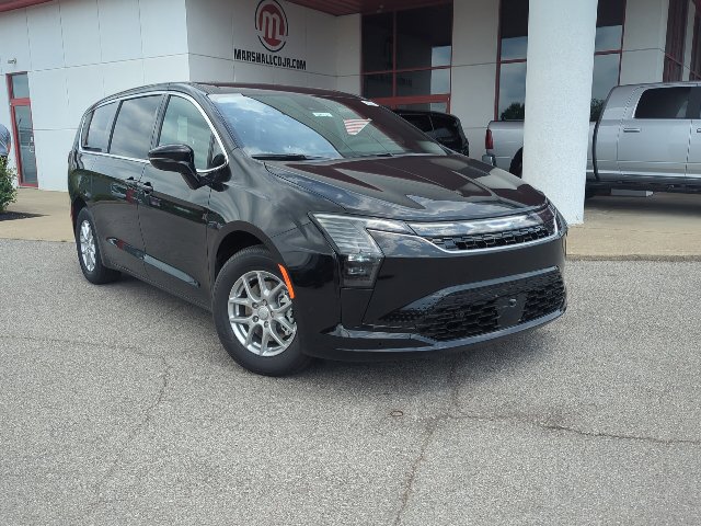 New 2027 Chrysler Pacifica Select FWD image 3