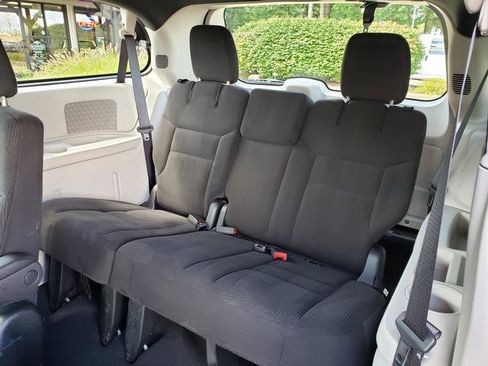 Used 2016 Dodge Grand Caravan SE image 13