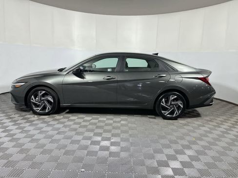 Used 2025 Hyundai Elantra Sport FWD image 5