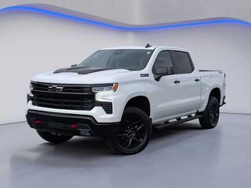 Used 2026 Chevrolet Silverado 1500 LT Trail Boss w/ Convenience Package II AWD/4WD image 2