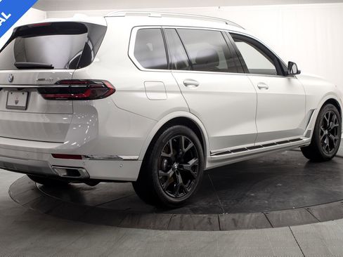 Used 2025 BMW X7 xDrive40i w/ Parking Assistance Package AWD/4WD image 3