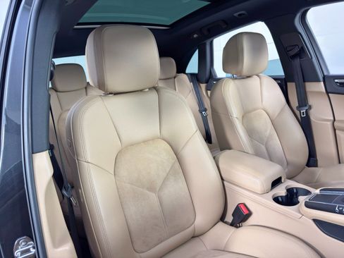 Used 2021 Porsche Macan image 35