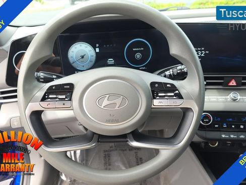 Used 2024 Hyundai Elantra SEL FWD image 16