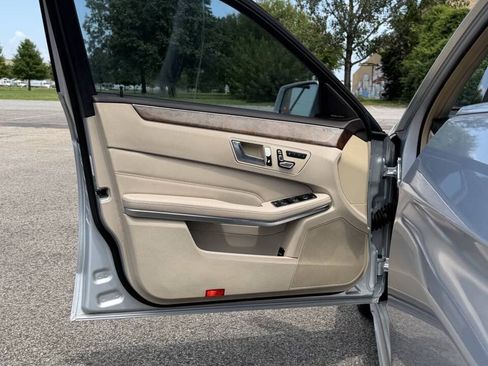 Used 2014 Mercedes-Benz E 350 Sedan image 17
