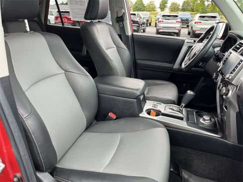 Used 2020 Toyota 4Runner SR5 Premium image 28