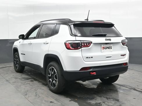 Used 2025 Jeep Compass Trailhawk image 9