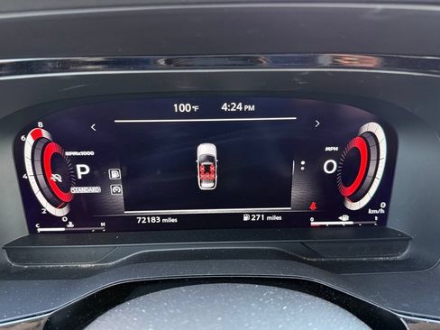 Used 2022 Nissan Pathfinder Platinum w/ Lighting Package (N92) FWD image 17