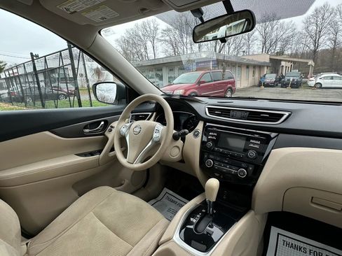 Used 2015 Nissan Rogue SV w/ SV Moonroof Package image 28