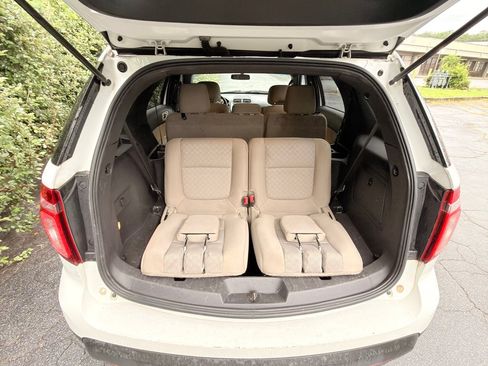 Used 2014 Ford Explorer XLT w/ Equipment Group 201A FWD image 27