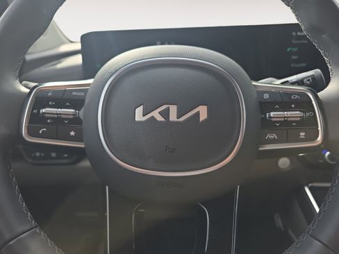 Certified 2026 Kia Carnival EX image 11