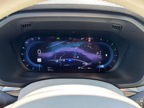 Certified 2023 Volvo XC60 B5 Plus AWD/4WD image 17