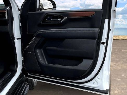 Used 2025 GMC Yukon XL Denali image 29