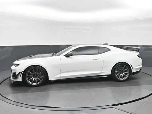 Used 2019 Chevrolet Camaro ZL1 RWD image 6
