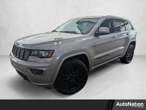 Used 2017 Jeep Grand Cherokee Altitude image 1