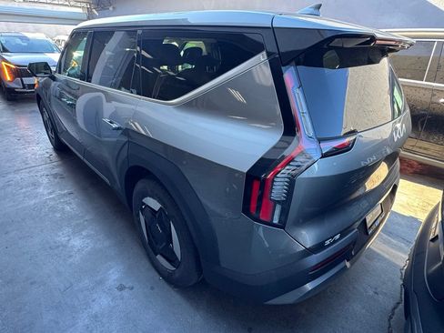 Used 2024 Kia EV9 Light RWD image 4
