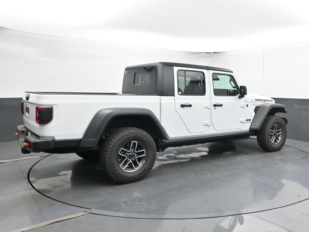 Used 2026 Jeep Gladiator Mojave AWD/4WD image 3