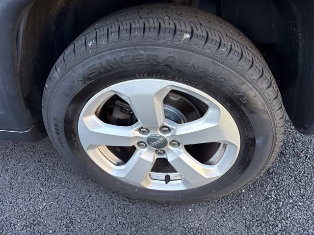 Used 2019 Jeep Compass Latitude w/ Popular Equipment Group AWD/4WD image 5