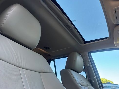 Used 2017 Lincoln Navigator Select image 17